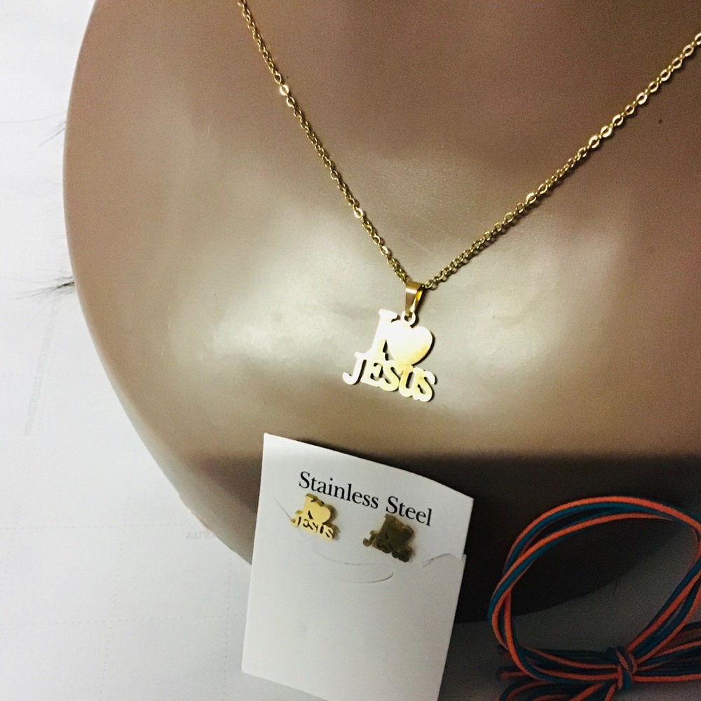 - ❤️❤️🙏 Gold Color necklace set Jesus